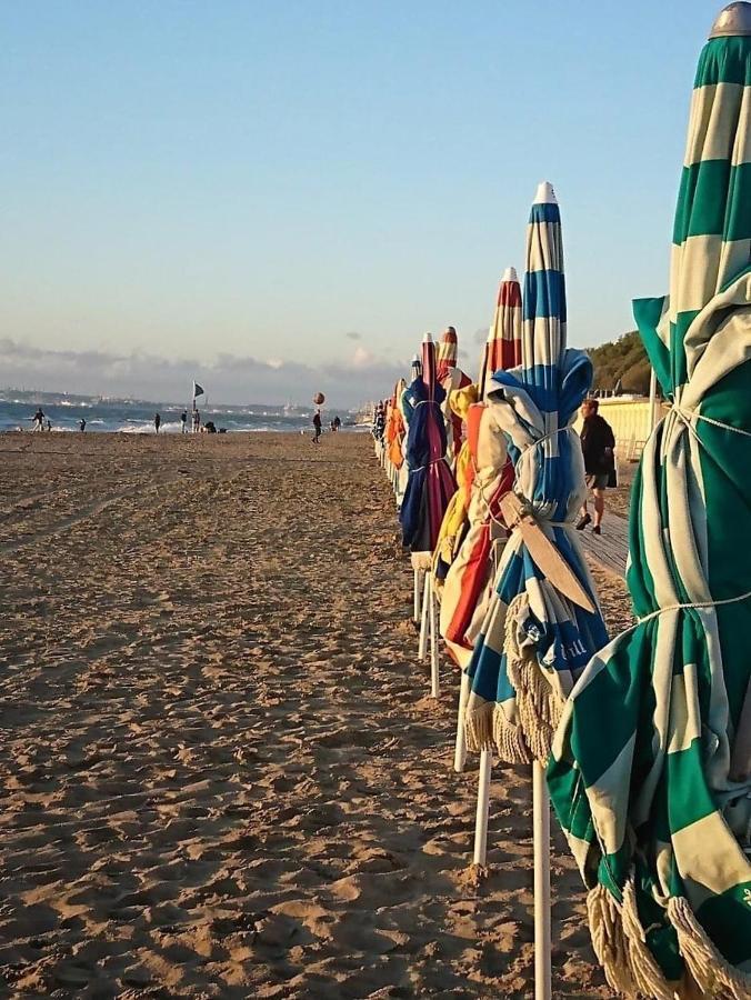 Les Parasols De Trouvilleアパートメント エクステリア 写真